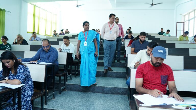 प्रतिभाग:पीएचडी के लिए 33 विषयों पर लिखित परीक्षा