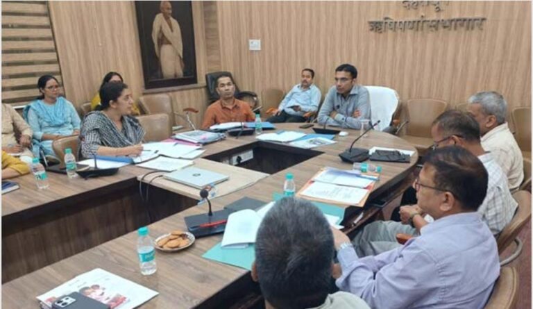 भिक्षावृत्ति रोकने के लिए जिलाधिकारी ने शिक्षण केंद्र और गश्ती वाहन का किया निर्देश
