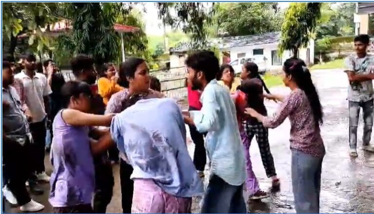 “ऋषिकेश के पीजी कॉलेज में ‘पापा की परियों’ का वायरल वीडियो: मचा हंगामा”