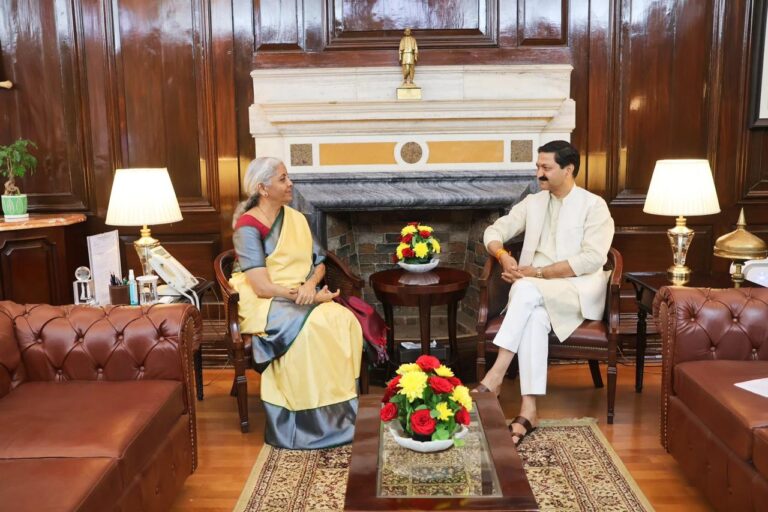 अजेंद्र ने वित्त मंत्री से चारधाम यात्रा और पुनर्निर्माण पर की बात