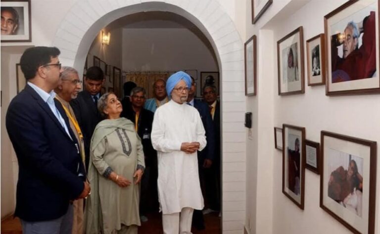 यादगार:तीस साल पहले हिमालयन अस्पताल जौलीग्रांट भवन का लोकार्पण किया था डा. मनमोहन सिंह ने