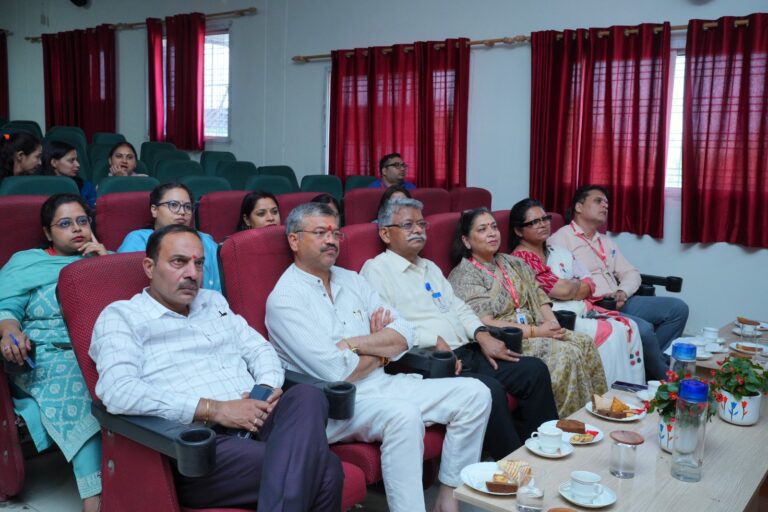 जागरूकता:स्वच्छता कर्मियों को मिली सुरक्षा किट, स्वास्थ्य जागरूकता पर जोर