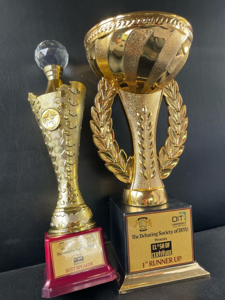 विजेता:भू-राजनीतिक बहस में एसजीआरआरयू की गूंज, टीम बनी प्रथम उपविजेता