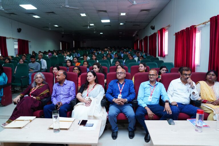 आयोजन:सरकारी योजनाओं की जानकारी और नवाचार की प्रेरणा से सजे कार्यक्रम का भव्य आयोजन