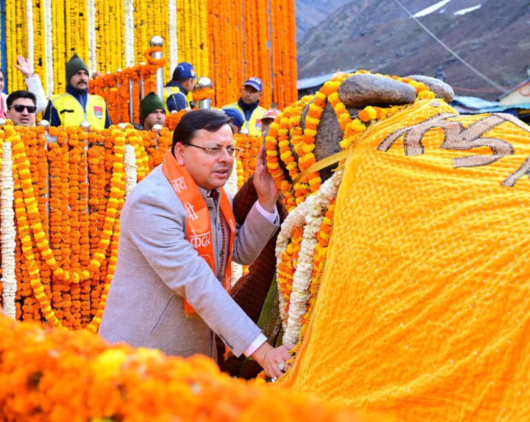 प्रधानमंत्री मोदी के नाम हुई श्री केदारनाथ की पहली पूजा