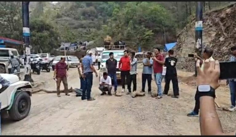 पौड़ी में NH चौड़ीकरण बना मौत का कारण, बिना परमिशन रात में चला निर्माण कार्य