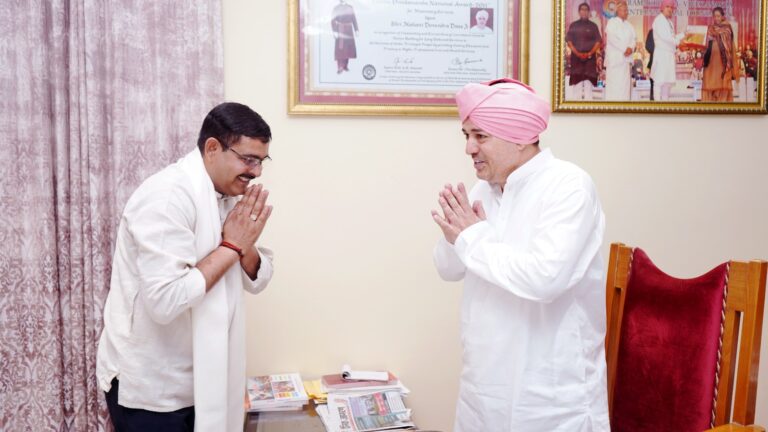 अनुभव:कारगिल के हीरो श्री महंत देवेन्द्र दास महाराज से योगेन्द्र यादव ने साझा किए सैन्य जीवन के अनुभव