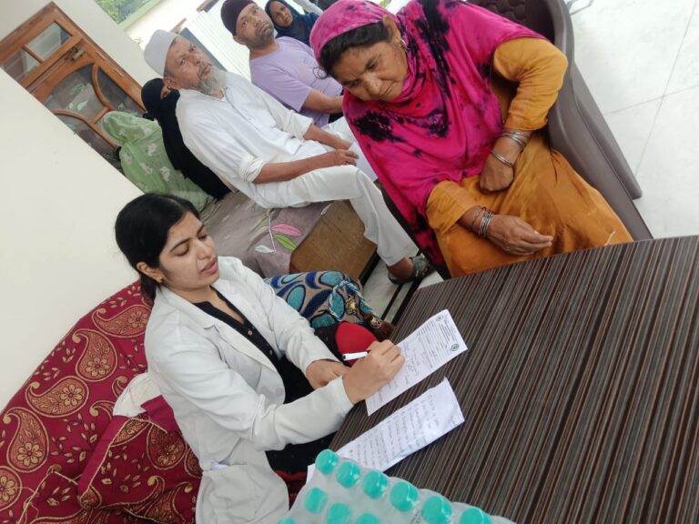 SGRRU का सेवा संकल्प: ग्रामीण क्षेत्रों में पहुंची निःशुल्क स्वास्थ्य सेवाएं