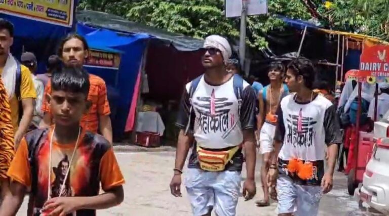 बम-बम भोले!” से नीलकंठ धाम हुआ गूंजायमान, सावन की पहली सोमवारी बनी ऐतिहासिक