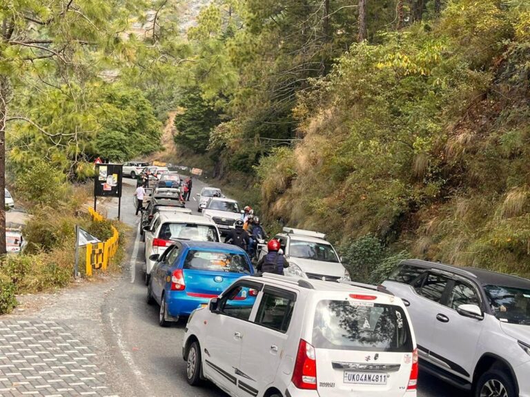 नैनीताल में पर्यटन सीजन के दौरान बढ़ी भीड़, प्रशासन ने किए कड़े इंतजाम