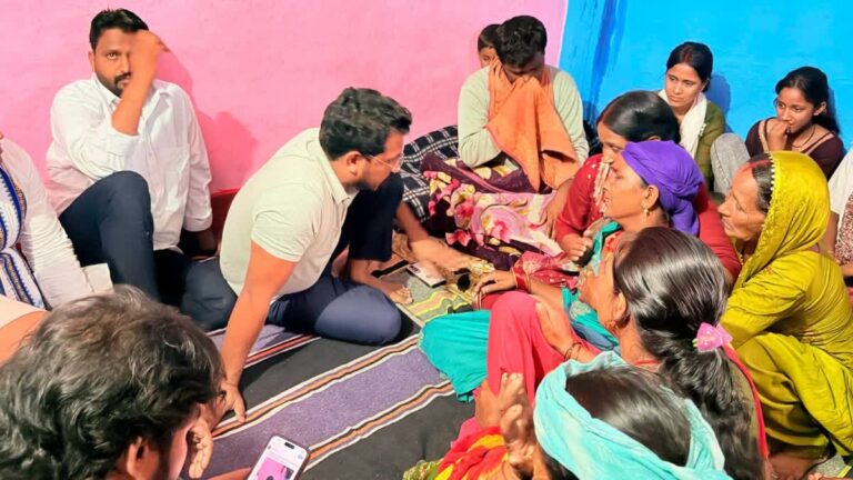 उत्तराखंड: देवल पहुंचे सांसद चंद्रशेखर आजाद, केतन के परिजनों से मिले, सीबीआई जांच की उठाई मांग