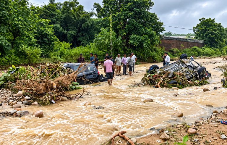 उत्तराखंड में आज भी भारी बारिश के आसार, बारिश और आपदा से अब तक 11 लोगों की मौत; दो लापता