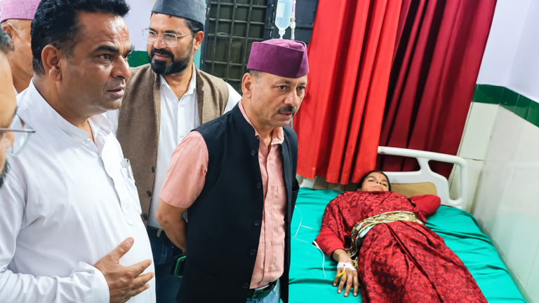 उत्तराखंड की गीता में पहाड़ सी हिम्मत, गुलदार ने किया हमला तो दराती लेकर डटी रहीं; उल्टे पैर भागा गुलदार