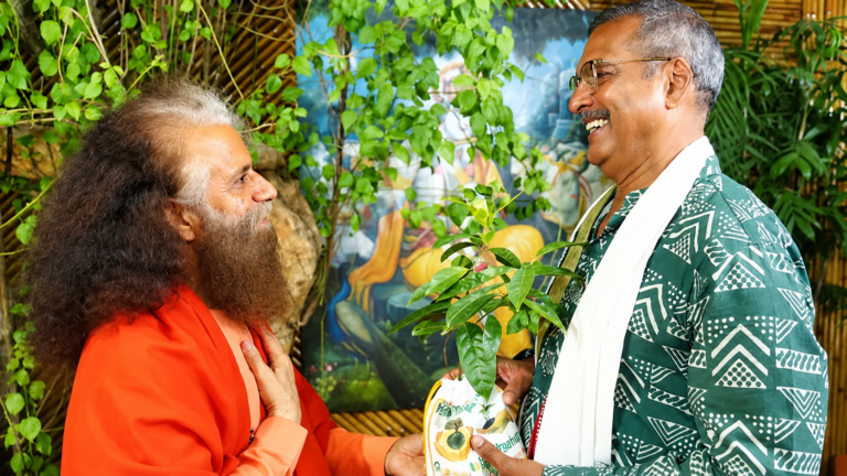 नाना ने ऋषिकेश में की थी गंगा आरती, कहा था- ‘असली गहना भीतर’, आज वही दमदार आवाज बन गई याद