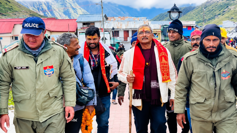 71 की उम्र में केदारनाथ पहुंचे थे नाना पाटेकर, कठिन चढ़ाई और पहाड़ों की खूबसूरती ने बनाया सफर यादगार