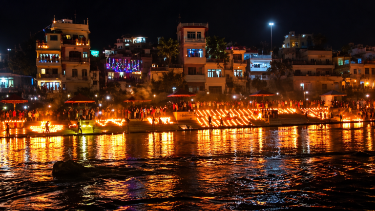 महाअष्टमी पर बागेश्वर में भव्य दीपोत्सव, मां सरयू की आरती में उमड़े हजारों श्रद्धालु