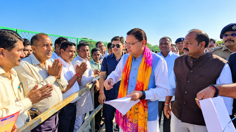 सीएम धामी ने खटीमा में सुनीं जनसमस्याएं, अधिकारियों को त्वरित और पारदर्शी समाधान के निर्देश